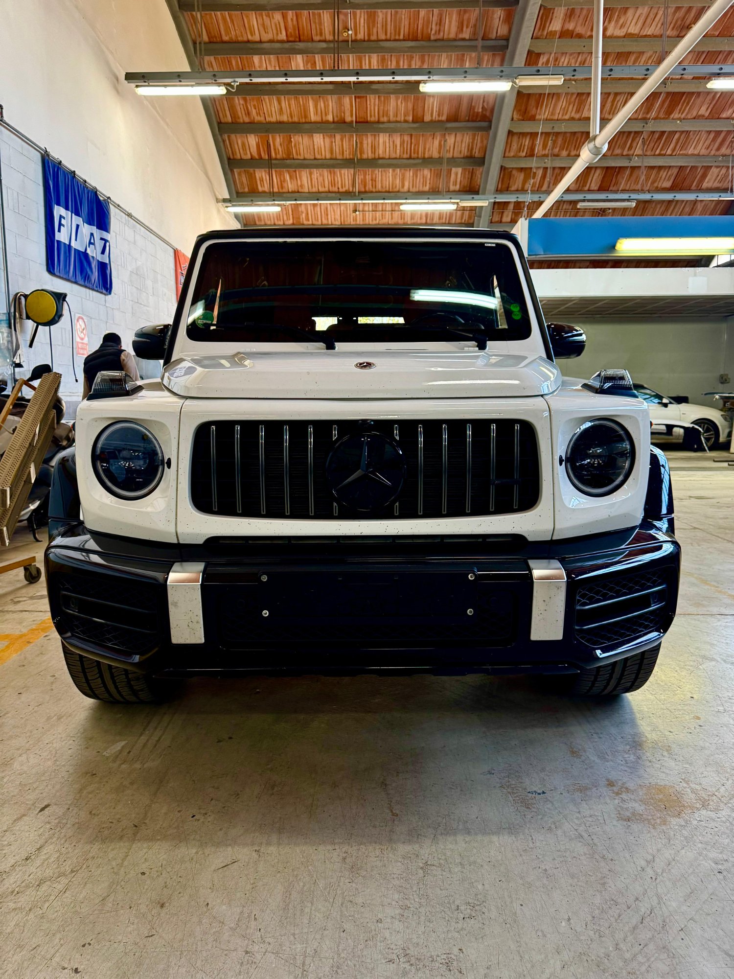 Mercedes-AMG G63 frontale in officina